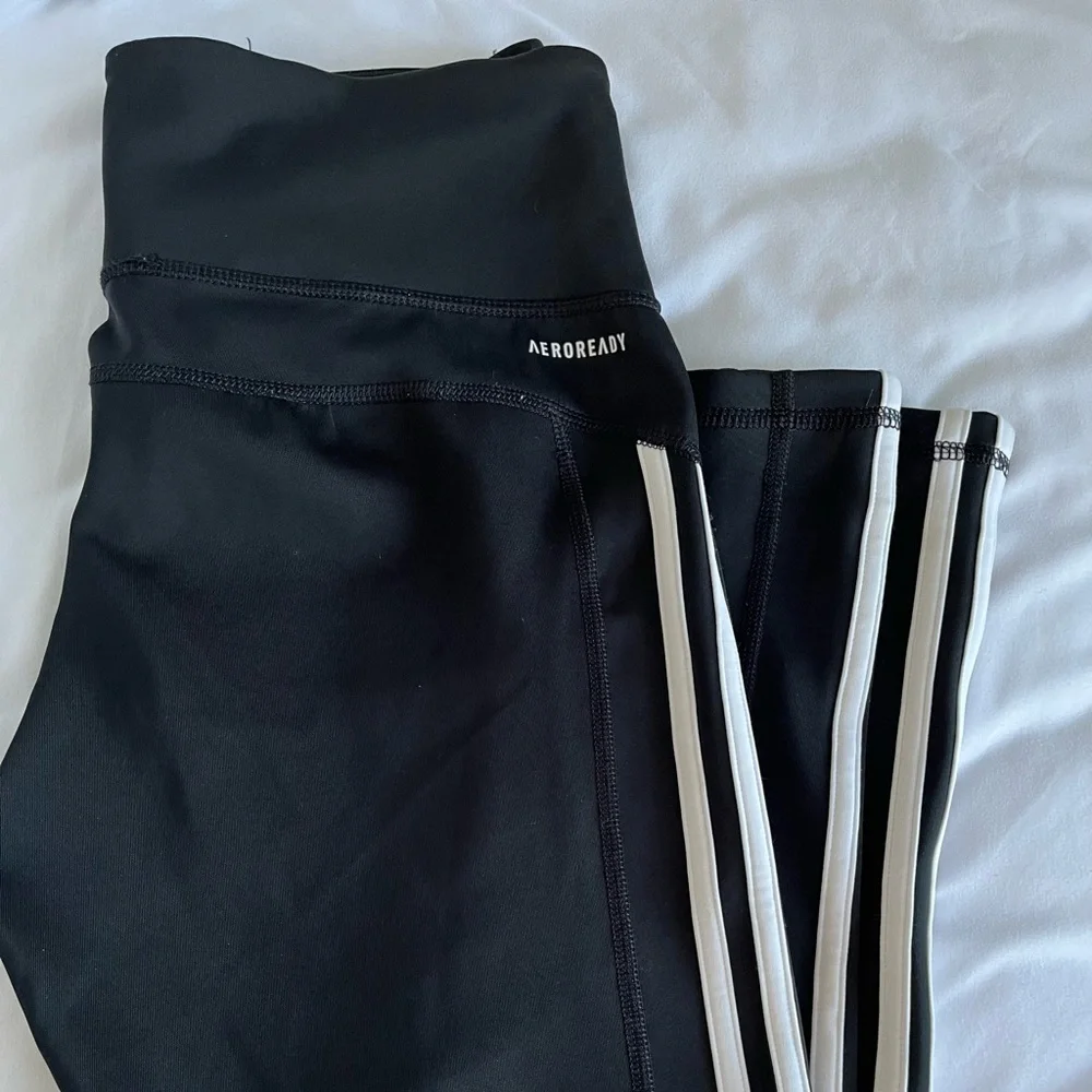 Woman’s Adidas workout leggings - Picture 2 of 5